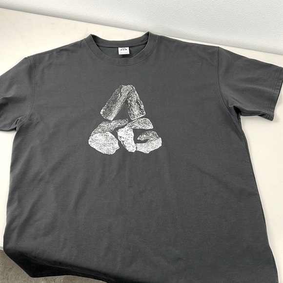 Nike ACG Monolithic short sleeved t-shirt Anthracite recycled & organic fibers - Picture 2 of 8